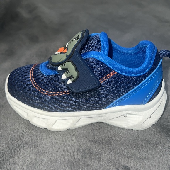 Sneakers - Picture 2 of 6